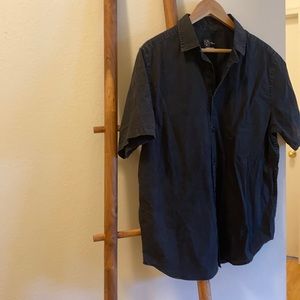 Men’s short sleeve button down